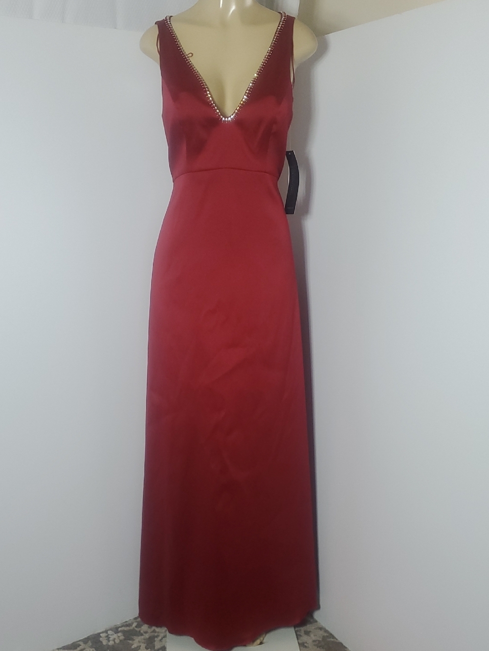 NWT Aidan Mattox Plunging V-Neckline Sleeveless Straight Hemline Dress Siz 8--10
